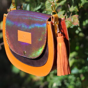 LUNAmini, bőr válltáska, bőr oldaltáska, bőr fedeles táska, egyedi táska,